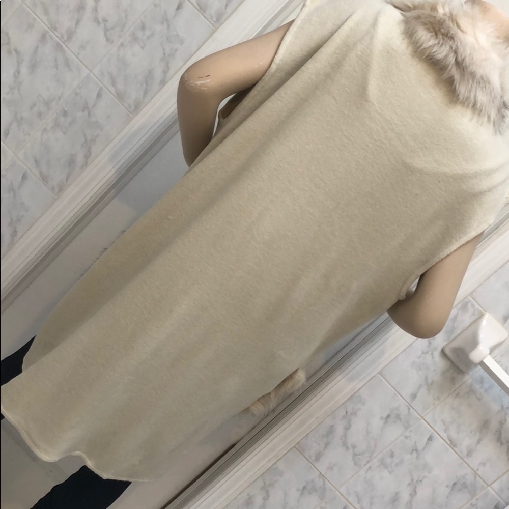 IVORY SOFT KNIT SHAWL COLLAR FAUX FUR POCKET VEST - Picture 8 of 8